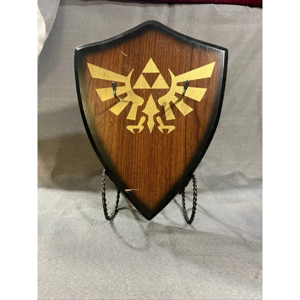 ZELDA SHEILD WALL WITH HOOKS 11